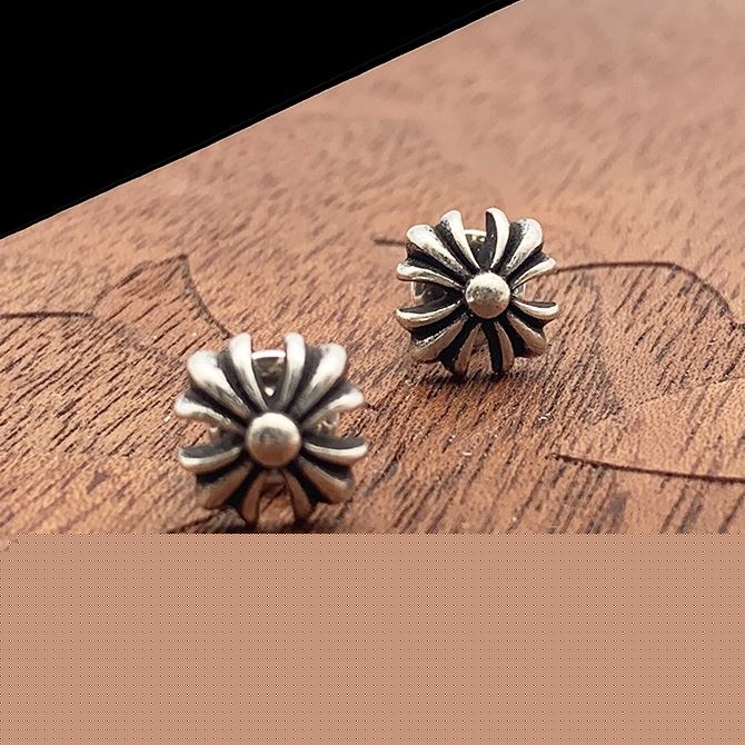 Ch**me He**ts earrings